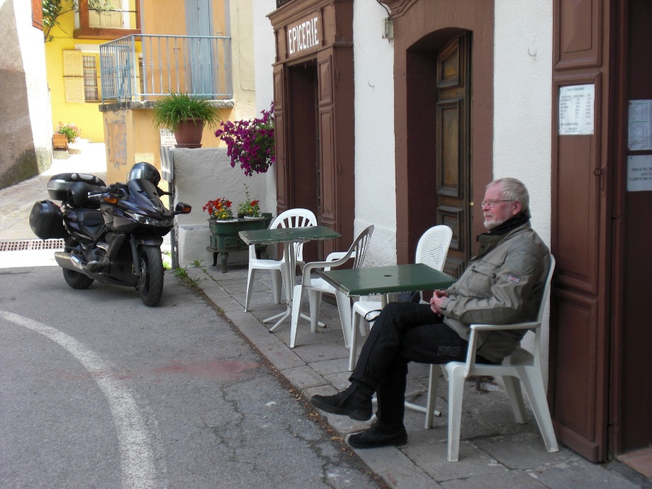 vor dem Kurvenkaffee